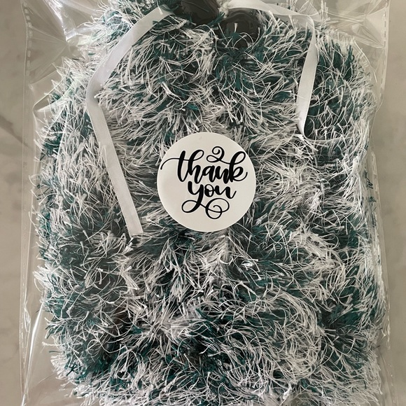 Hawaiian Eyelash lei - Picture 4 of 15